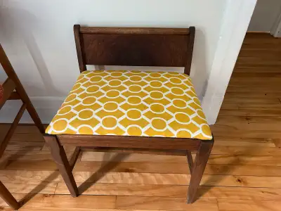 Nouveau tissus, new fabric Refurbished / restauré Solide / sturdy 22" x 24" x 15"