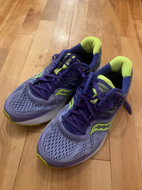Ladies Size 8 Running Shoes 