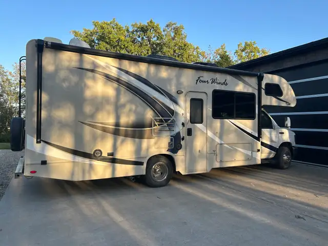 2017 Four Winds Class C 26 ft Motorhome in RVs & Motorhomes in Red Deer - Image 3