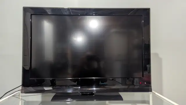 32" Insginia LCD 1080p HDTV (not Smart TV) in TVs in Ottawa - Image 2