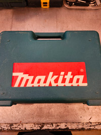 Makita 10mm 12volt  cordless drill kit