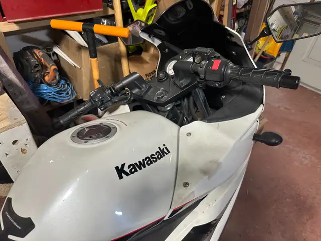 2011 Kawasaki Ninja 250R – Female Owned, Well-Maintained in Sport Bikes in City of Toronto - Image 3