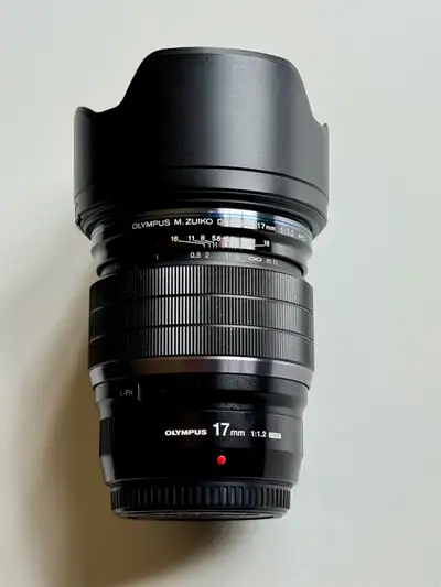Objectif fixe M.Zuiko 17mm f1.2, View more