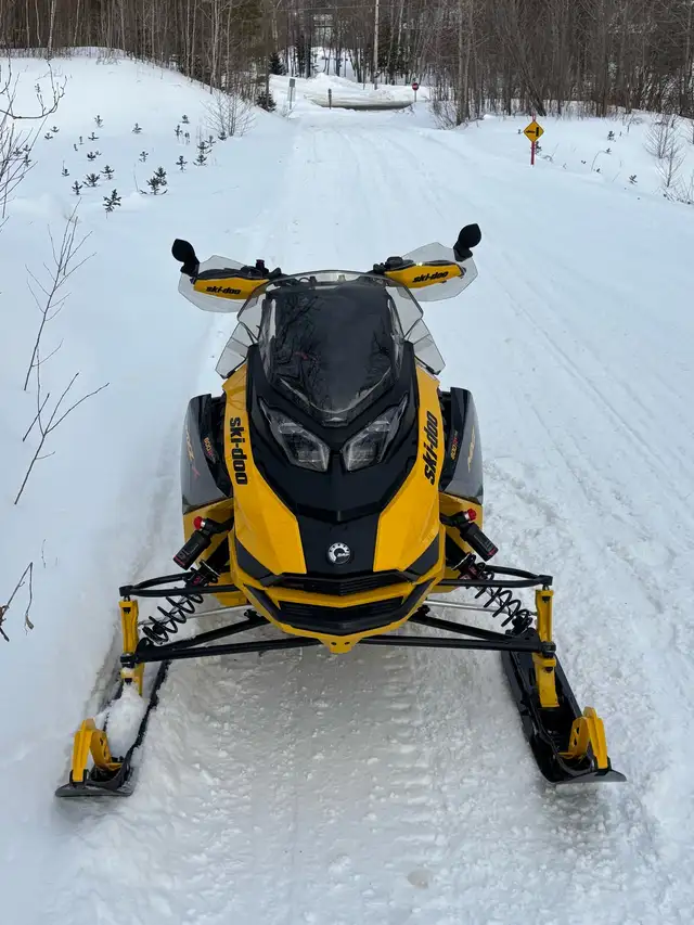 BRP Ski-doo MXZ X 2025 600R in Snowmobiles in Lévis - Image 4