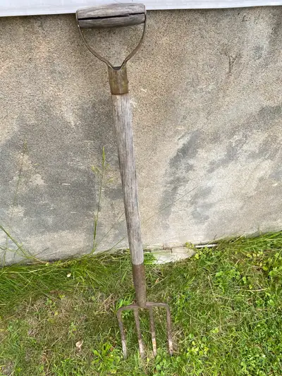 fourche pour labourer le jardin en parfaite état!, View more