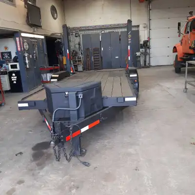 HD 15,200 Gvw, 2 , 7000 lb axles, 8 bolt wheels , 16" tires, , 18' deck 82" between fenders which ar...