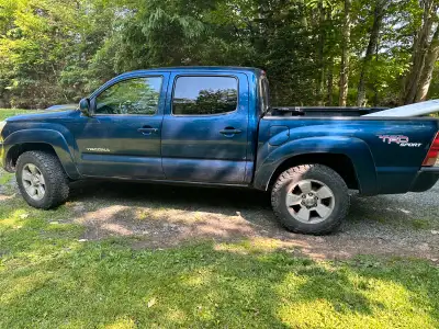 2008 Tacoma 4x4 TRD 202k miles (usa truck) /335k km . Many new parts including; brakes, battery, alt...