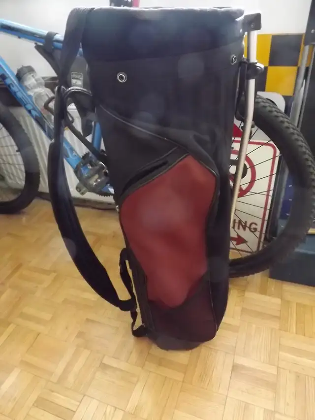 "HIPPO" BRAND WATERPROOF BLACK GOLF BAG/WITH LEGS& 4CLUB POCKETS in Golf in City of Toronto - Image 5