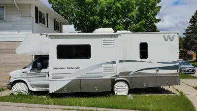 Looking to hit the road this summer? This well-maintained 2001 Minnie Winnie is ready for your next...