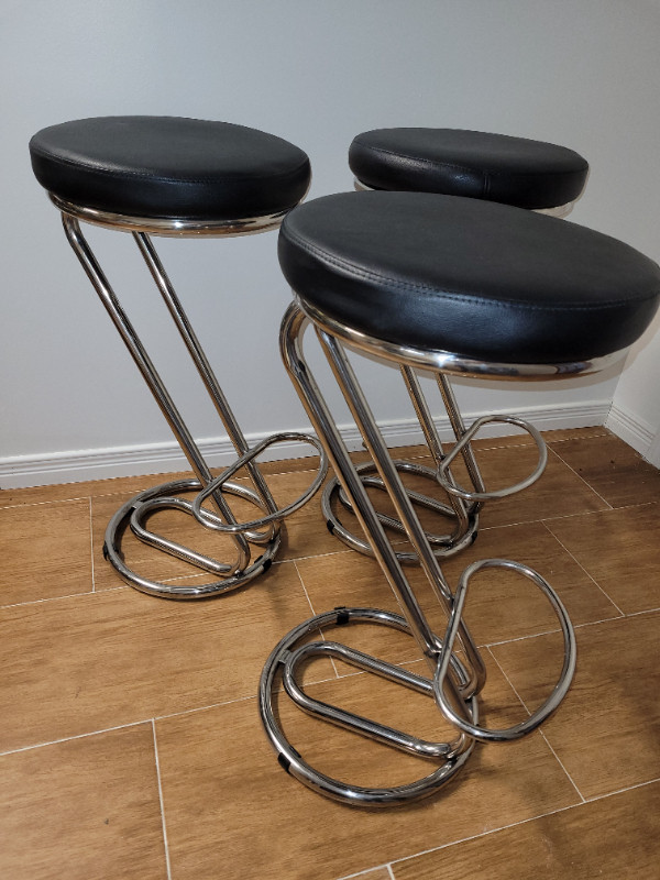 VINTAGE MCM/ART DECO BAUHAUS BLACK LEATHER CHROME BAR STOOLS in Arts & Collectibles in City of Toronto