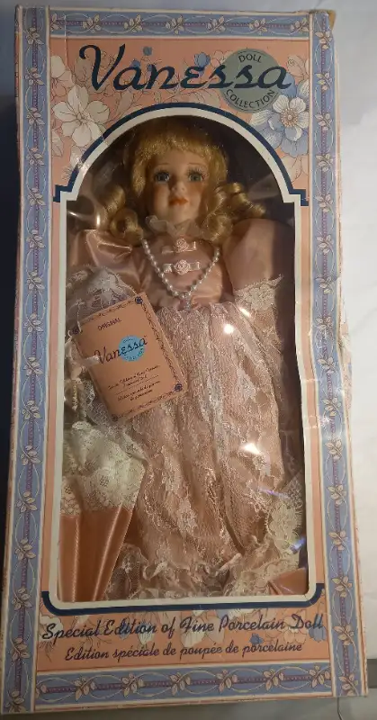 ASSORTMENT OF DOLLS in Toys & Games in Delta/Surrey/Langley - Image 7