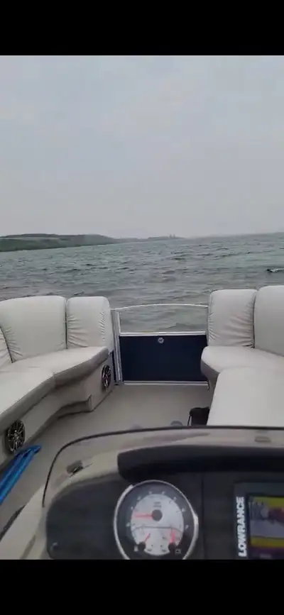 2016 25 ft sweet water tritoon. Has Yamaha 150 outboard engine. Two captain chairs two couches. Alwa...