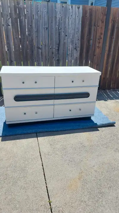 Dresser (free delivery)