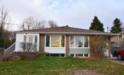 Welcome To the Upper Unit of 181 Penn Ave! upgrade Bathroom, Lovely Kitchen & Private Separate Entra...