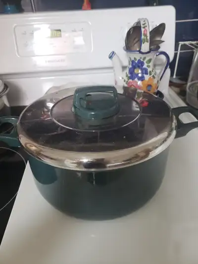 GRANDE CASSEROLE, INTÉRIEUR AMTIADHÉSIF, View more