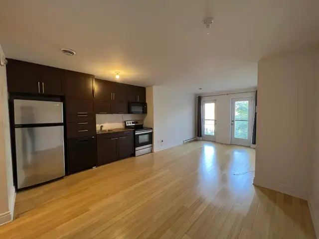 2 Floor Condo Apartment w/ Private Roof Top Terrace –MUST SEE in Long Term Rentals in City of Montréal - Image 3