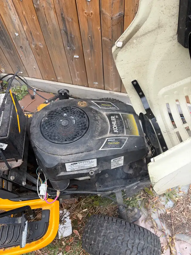 Cub Cadet Model LT1042 42 inch Cut HYDROSTATIC Rider Powered ...