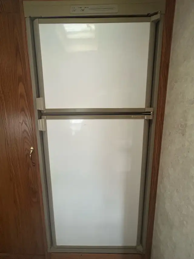 TRAILER fridge (gas and electric) in Refrigerators in Belleville - Image 2
