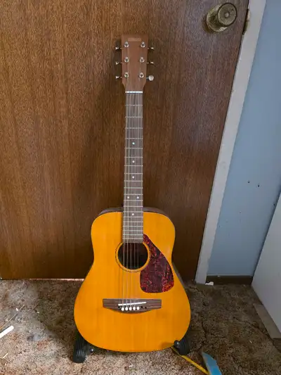 Yamaha JR1 Guitar, View more