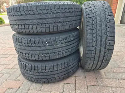 225/65R/17 Michelin Latitude x-Ice Excellent condition on sliver steel rims Around 18,000 Km on them...