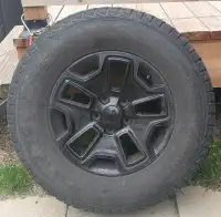4x pneus d'hiver avec Mag jeep d'origine+1 spair mud terrain 