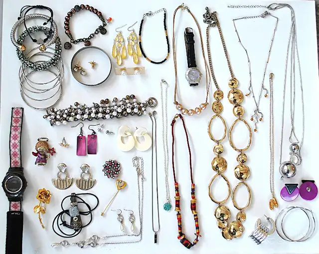 10 COSTUME JEWELLERY BAGS in Jewellery & Watches in Ottawa - Image 3