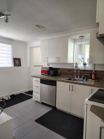 Petit appartement meublé à louer tout inclus (stationnement, électricité, chauffage et internet). Id...