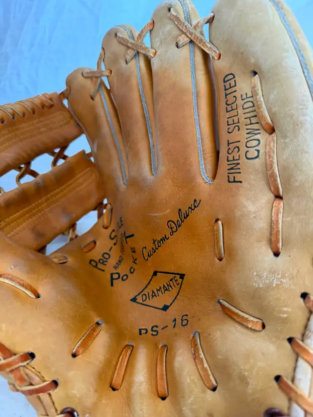 Vintage Diamante baseball glove PS-16 rawhide laced in Baseball & Softball in Hamilton - Image 5