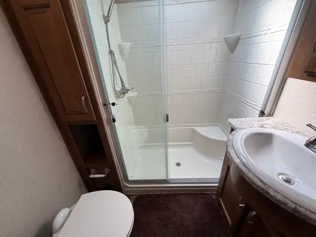 2018 36ft Fifth Wheel for sale in Travel Trailers & Campers in Quesnel - Image 5