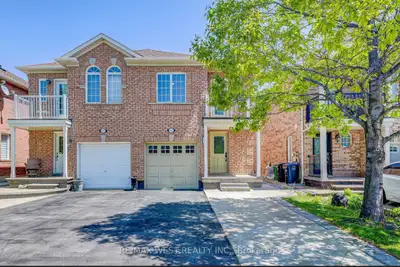 3bed 3bath house for rent with 4 car parkings near Chinguacousy/Bovaird intersection. Close to mount...