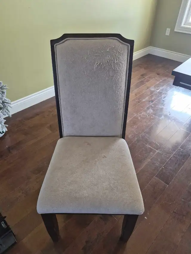 dinning table  in Dining Tables & Sets in Bedford - Image 8