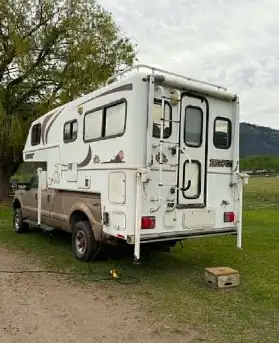 Model no 25C10.4. Winter package, generator, seperate shower, electric jacks, good condition. Popula...