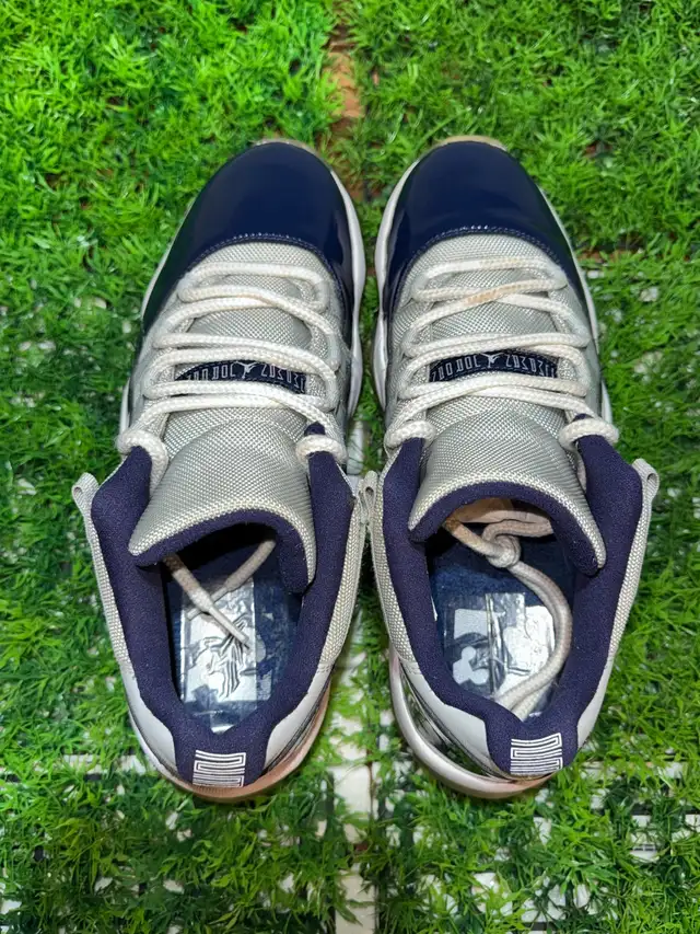 Size 9.5 - Air Jordan 11 Retro Low Georgetown in Men's Shoes in Mississauga / Peel Region - Image 9