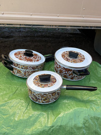 Vintage pot and pan set