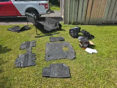 2018 jeep jk soft top never used (tinted windows) oem top 4 door Jeep mats, Sun shade , Grab bars fr...
