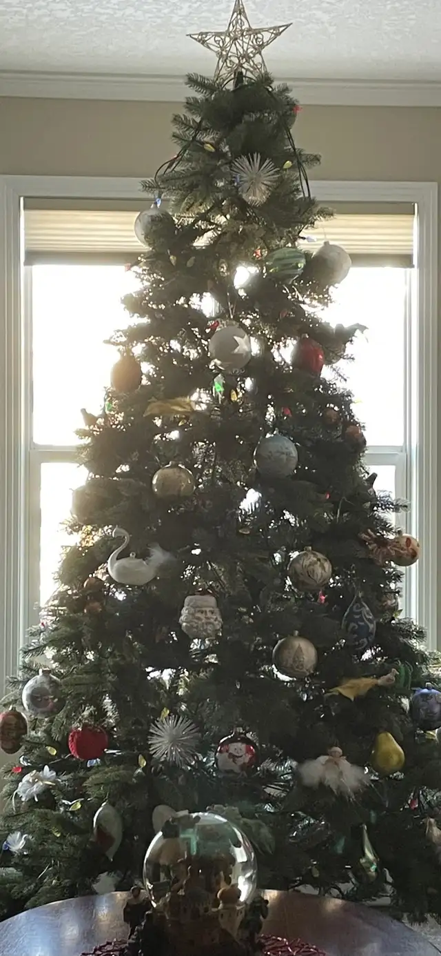 Unlit Artificial 7.5 Foot Christmas Tree524855268302530561