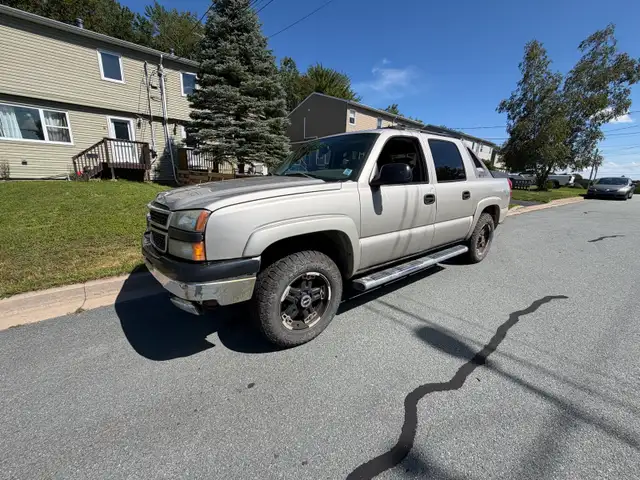 2005 Chevy Avalanche 5.3 4x4