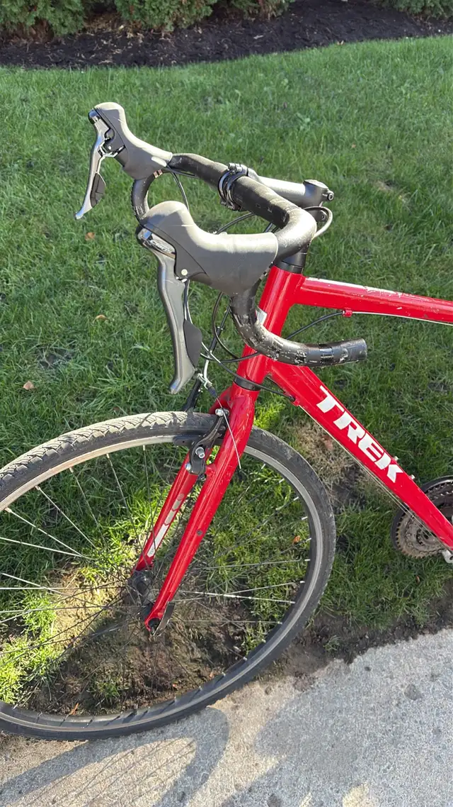 Trek in Road in City of Montréal - Image 3