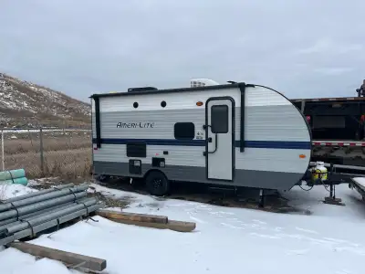 Immaculate condition, winterized and well taken care of. Has a bathroom with toilet and shower/tubb....