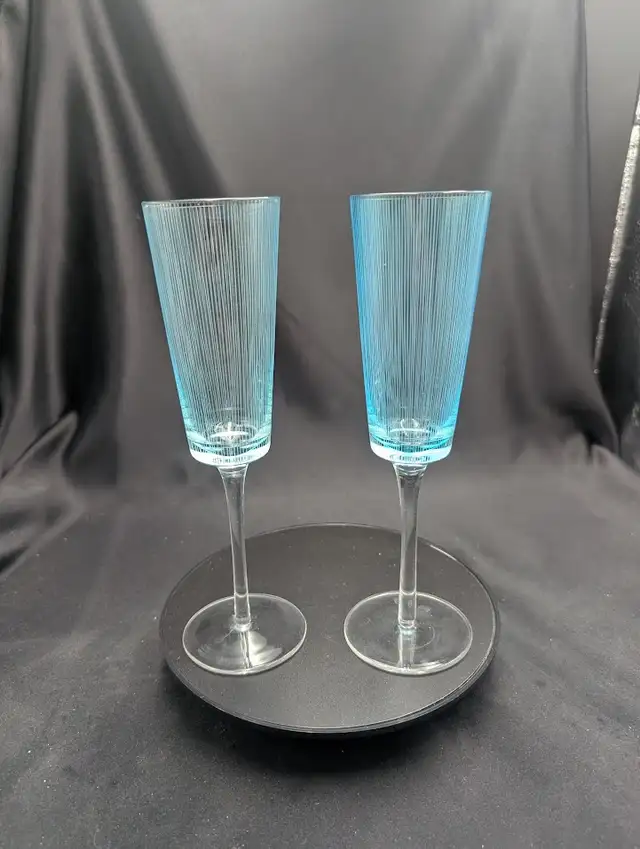 Vintage Blue And White Stripe Champagne Flute Pair in Kitchen & Dining Wares in Calgary - Image 3