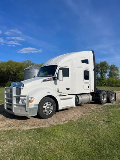 Deleted paccar with a 13 speed autoshift. New Michelin drive tires an brakes. 3way lockers. Current...