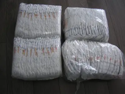 HUGGIES LITTLE SNUGGLERS - Couches (Diapers), View more