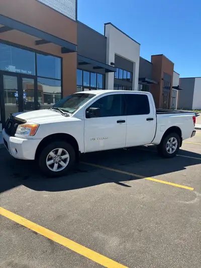 2011 Nissan Titan only 119 k .excellent shape , put 3000 dollars two months ago in it, really good t...