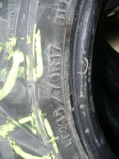 en bonne condition usée égale reste 6/7-32 150.00$ faites une offre !!! faut que ca dégage de la pla...