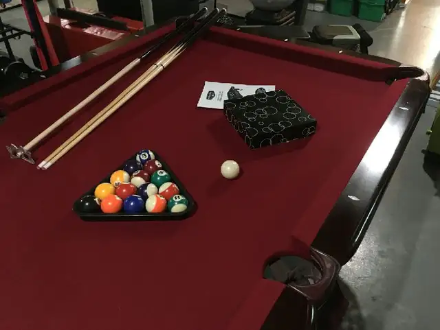 Table de billard Hathaway Augusta 8 pieds in Toys & Games in Granby - Image 4