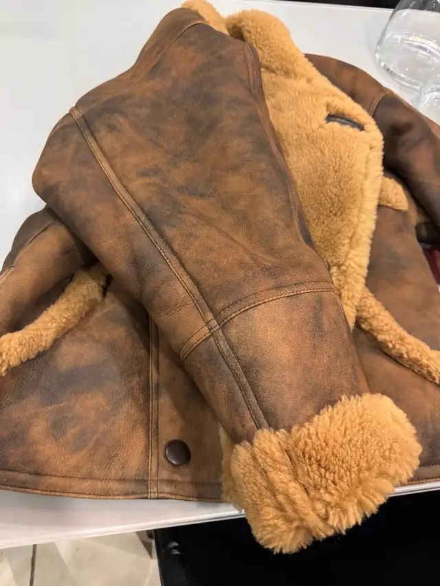 authentic Sandro leather shearling sharpa jacket brown new in Women's - Tops & Outerwear in City of Montréal - Image 10