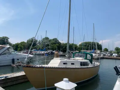 Sailboat in good condition, recent survey in 2024. Save winter storage fees with triple axle highway...