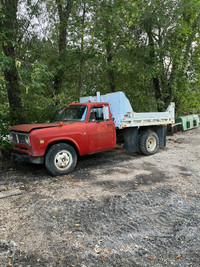 International 1510 dump truck