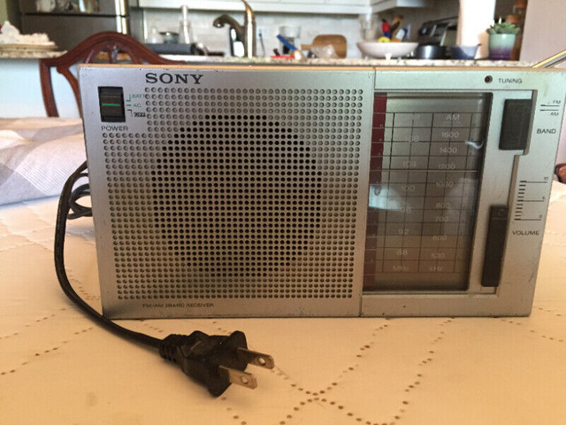 Vintage Sony Portable Radio  Model ICF-710W  AM/FM in Other in Oakville / Halton Region