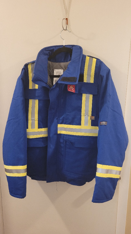 new FR  jacket insulated size 38 reg in Men's in Edmonton